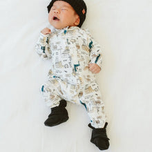 Load image into Gallery viewer, Knit Stay-On Baby Booties | Shadow