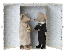 Load image into Gallery viewer, Wedding Mice | Couple in Box
