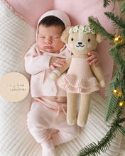 Load image into Gallery viewer, Evelyn the golden puppy
