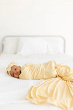 Load image into Gallery viewer, Stretch Swaddle | Birdie
