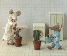 Load image into Gallery viewer, Mouse Flower Pot | Cactus
