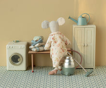 Load image into Gallery viewer, Mouse Closet | Cream
