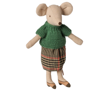 Load image into Gallery viewer, Grandma Mouse
