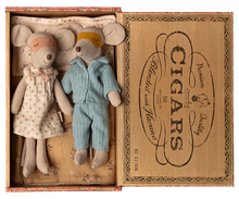 Load image into Gallery viewer, Mum &amp; Dad Mice in Cigar Box
