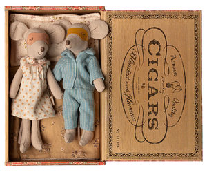 Mum & Dad Mice in Cigar Box