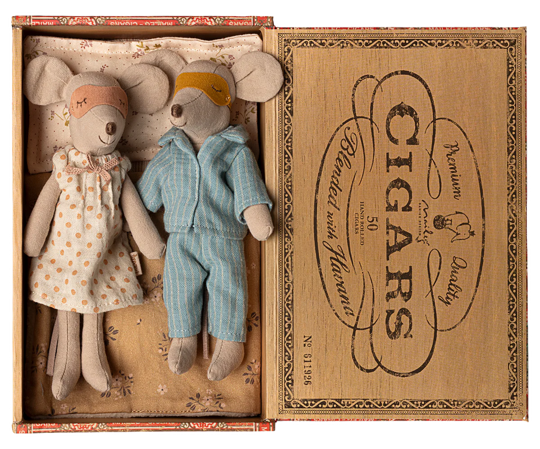 Mum & Dad Mice in Cigar Box