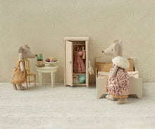Load image into Gallery viewer, Queen Mouse | Mum
