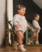 Load image into Gallery viewer, Ruffle Socks | Pearl + Ruby
