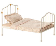 Load image into Gallery viewer, Vintage Mouse Bed | Off White
